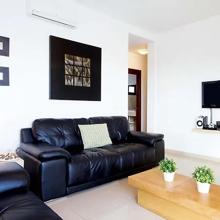 Playa Blanca Sleeps 6 Air Con Wifi